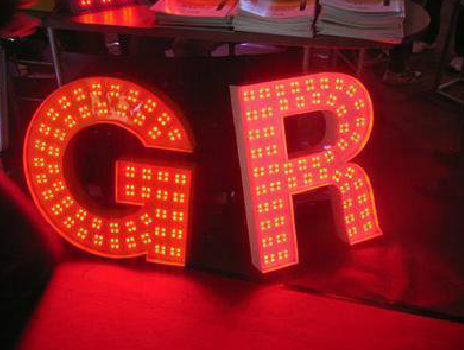 巴中LED发光字常见的安装误区。